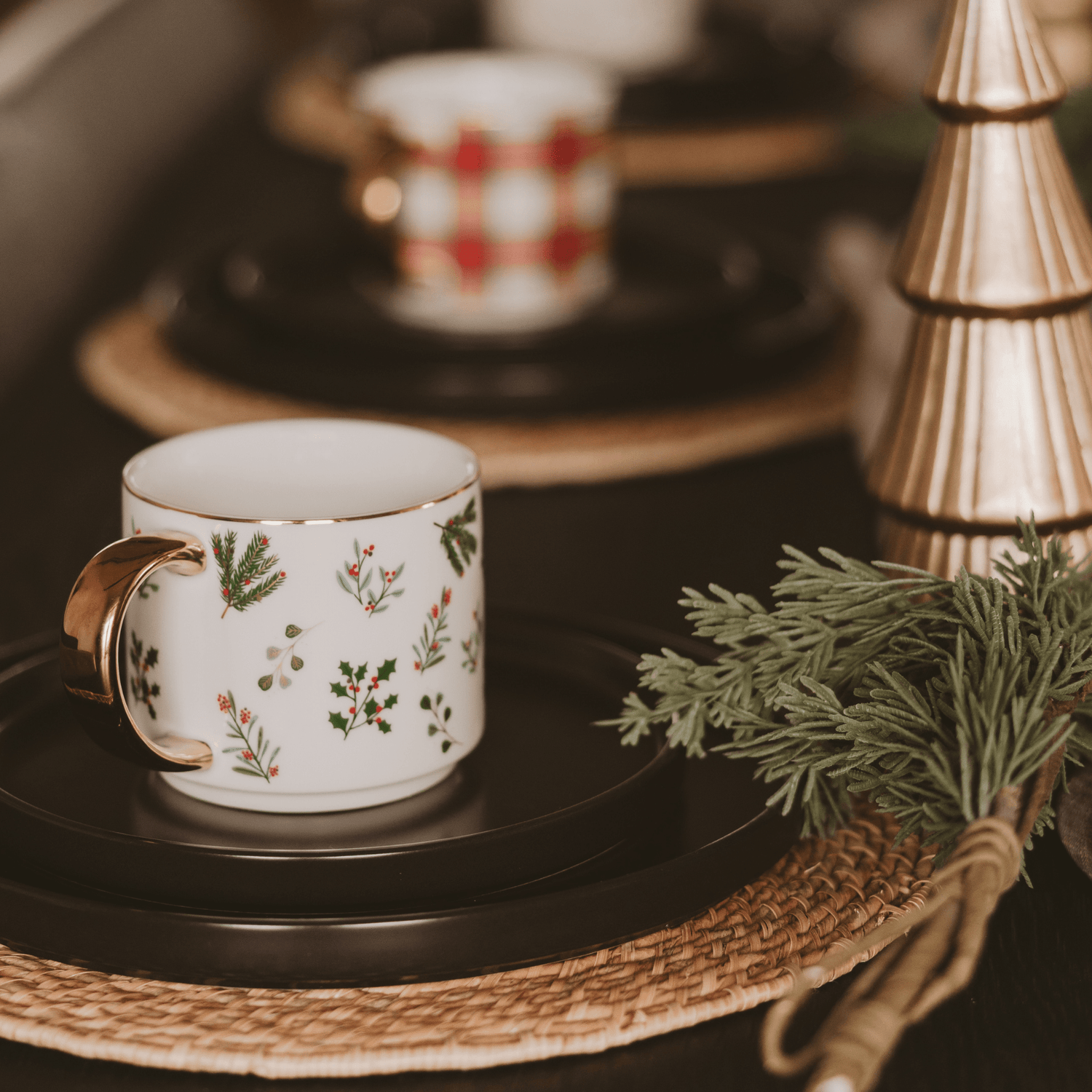 Holiday Greenery 14 oz Gold Handle Coffee Mug