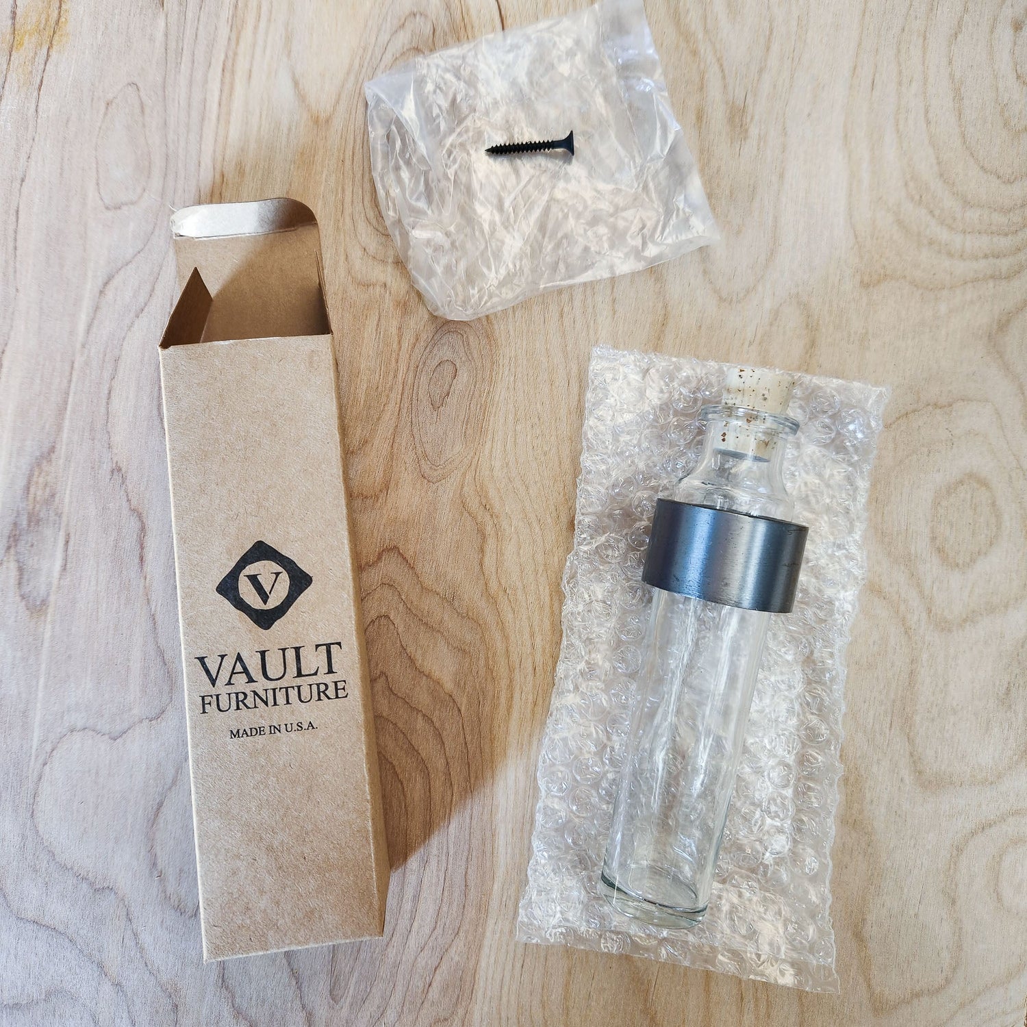 Minimal Wall Vase: Antique Brass Ring
